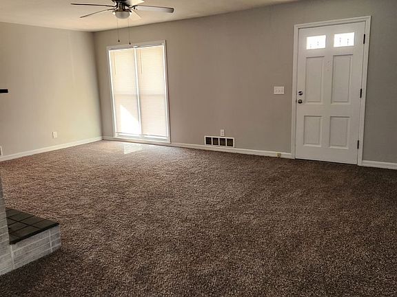 3rd image of 326 Lexington Dr