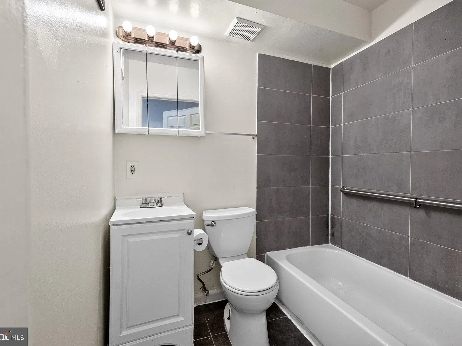 5 bed, 2.0 bath, 1514 sqft, $3,350 — Photo 4