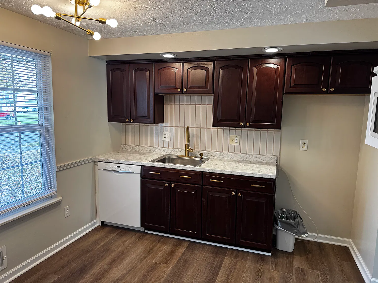 3 bed, 1.5 bath, 1350 sqft, $2,250 — Photo 3