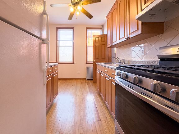 4th image of 239 Nassau Ave APT 2L