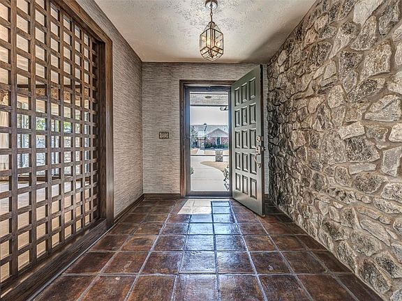 5th image of 801 Gleneagles Dr