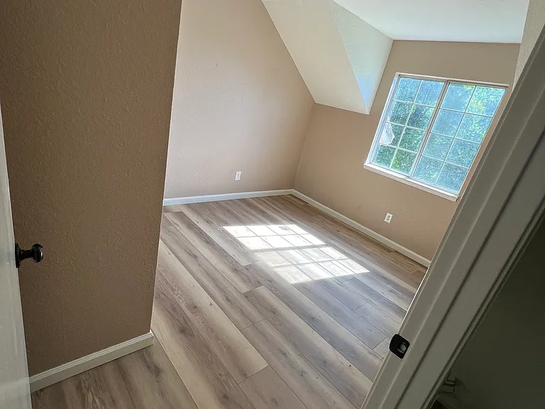 1657 Grand Ave — Photo 11