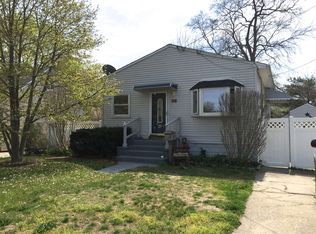 54 Woodrow Pkwy, Babylon, NY 11704