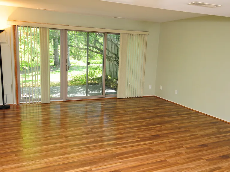 684 Peninsula Ct — Photo 8