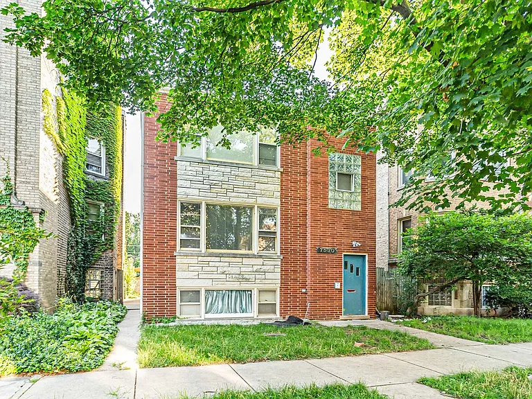7530 N Oakley Ave #2 — Photo 1