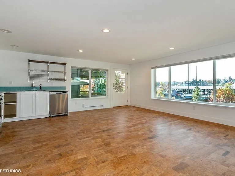 2922 Fairview Ave E #B — Photo 5