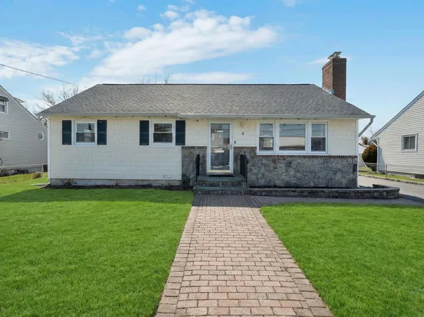 4 Cecil Place, Hicksville, NY 11801