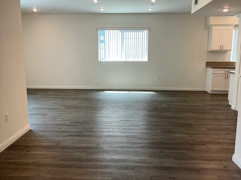 14143 Burbank Blvd #202 — Photo 8