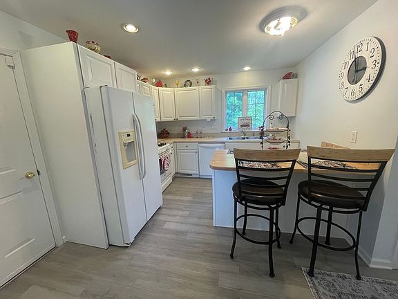 3rd image of 14 Richardson St