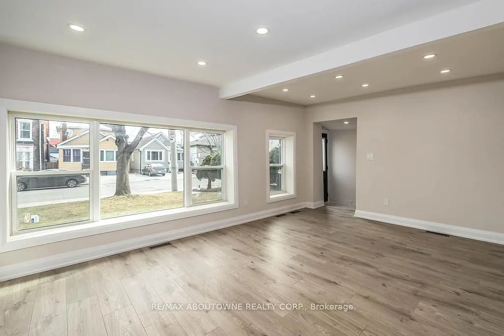 3 bed, $2,400 — Photo 4