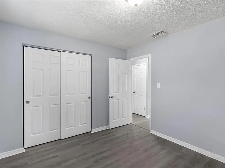 1703 Birchwood Cir #1-1703 — Photo 9