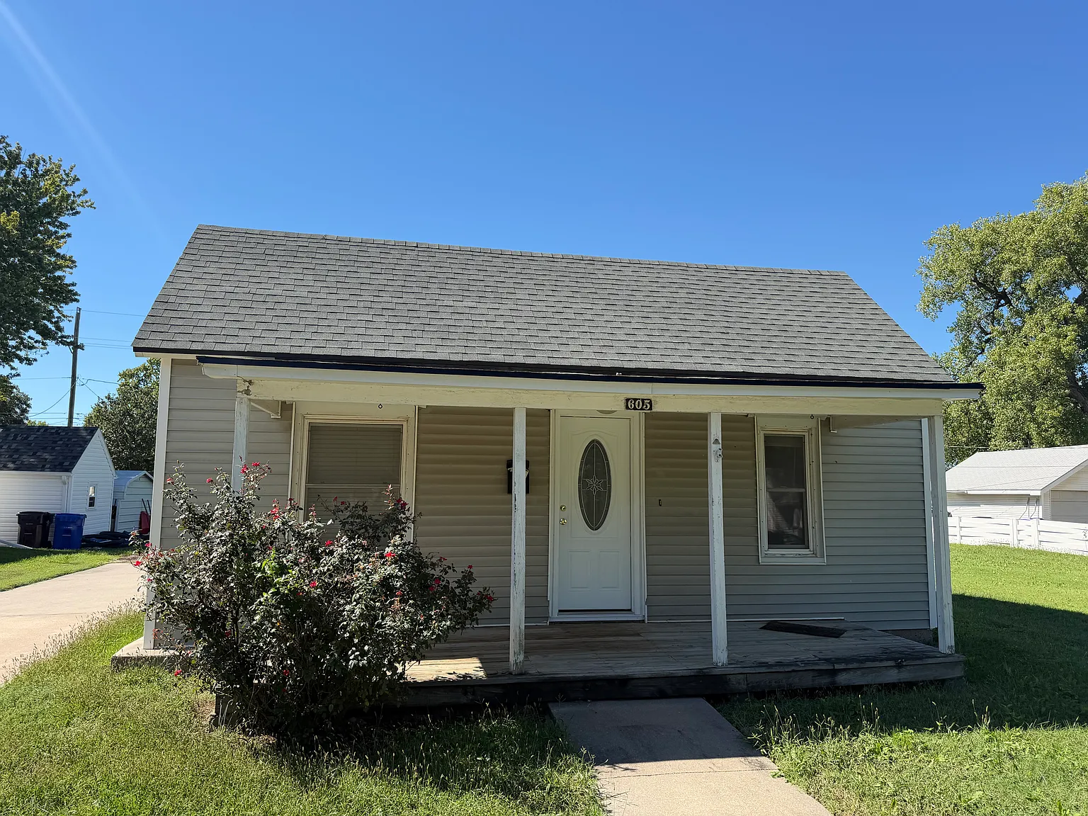 2 bed, 713 sqft, $750 — Photo 1
