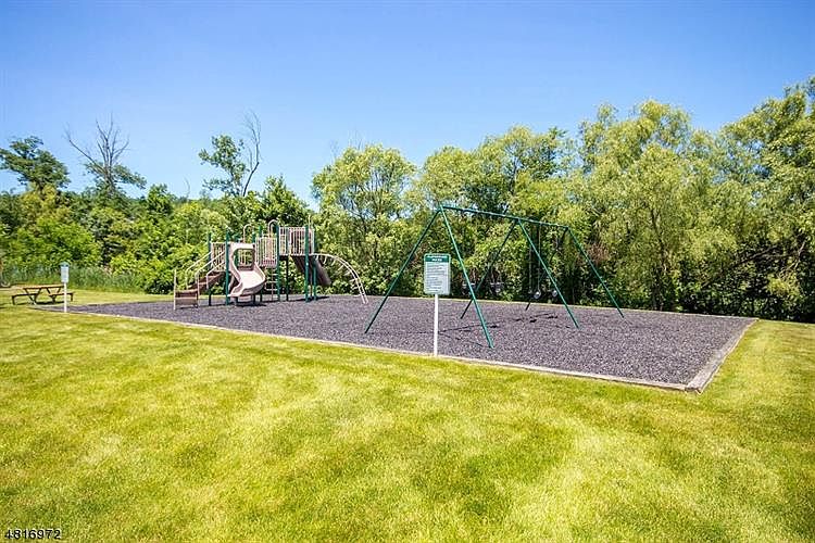 2nd image of 401 Mercer Ct