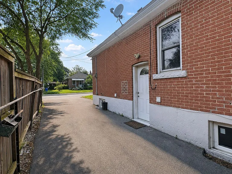 53 Shadyside Ave #BASEMENT — Photo 1