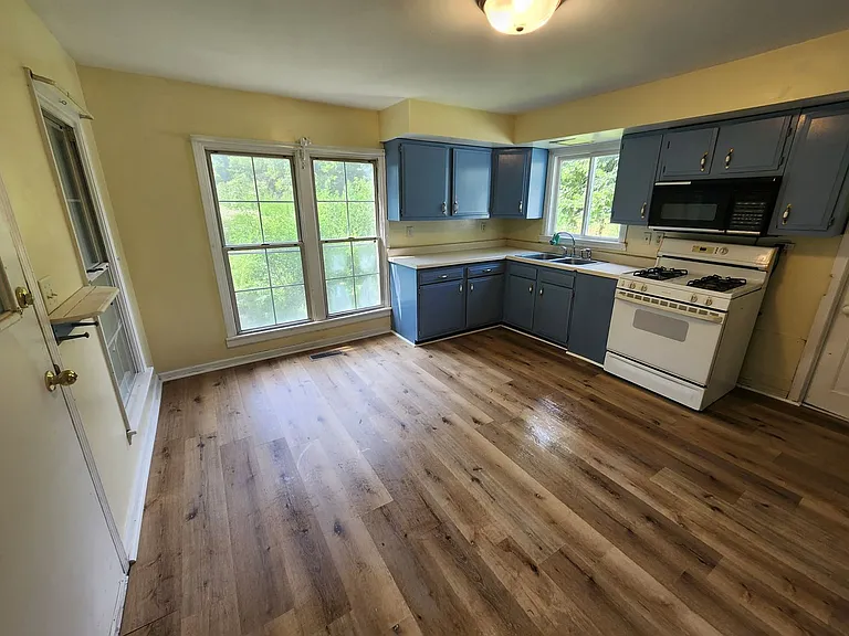 384 Chatham Rd — Photo 3