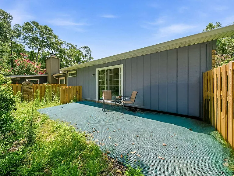 1402 Sturbridge Pl — Photo 25
