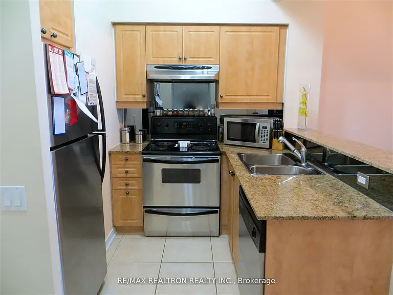 451 Rosewell Ave #607 — Photo 6