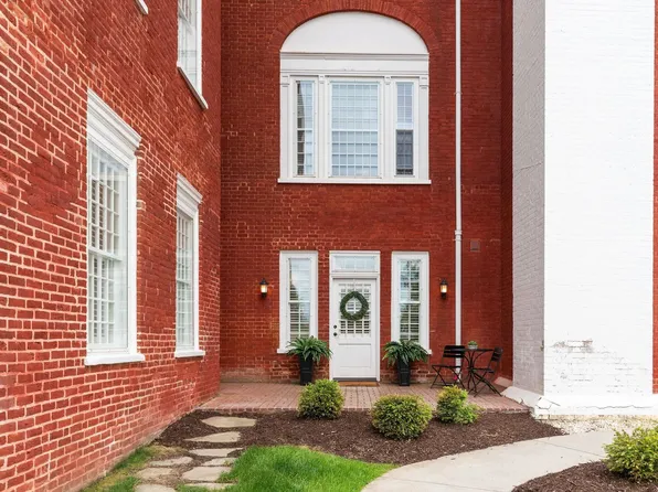 100 Village Dr APT 101, Staunton, VA 24401