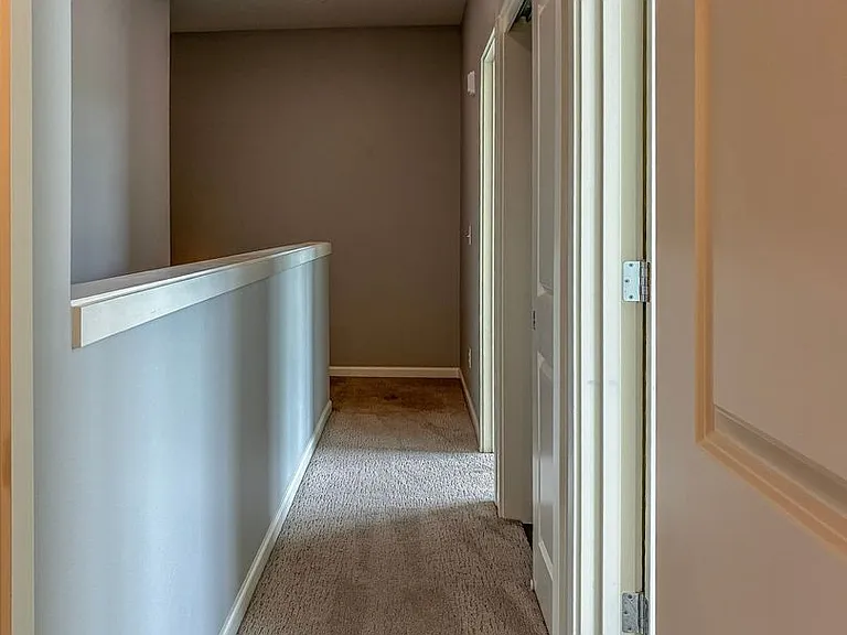 7100 N Greenwich Ave — Photo 22
