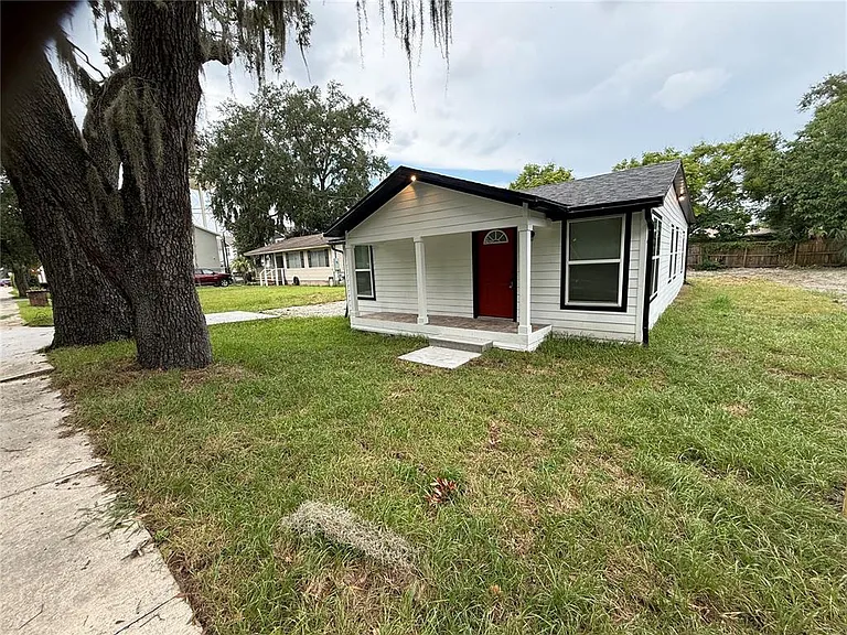 225 E Warren Ave — Photo 4