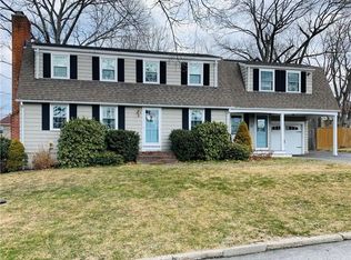 178 Mountain Laurel Dr, Cranston, RI 02920