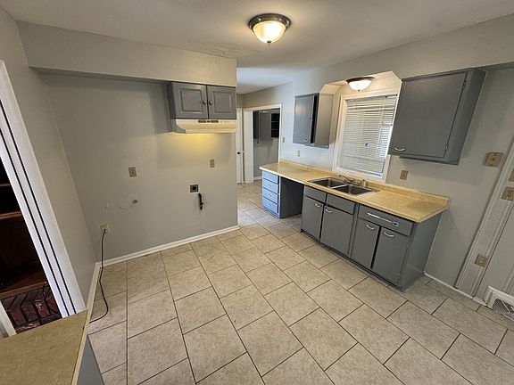 5th image of 1624 Whitney Ave