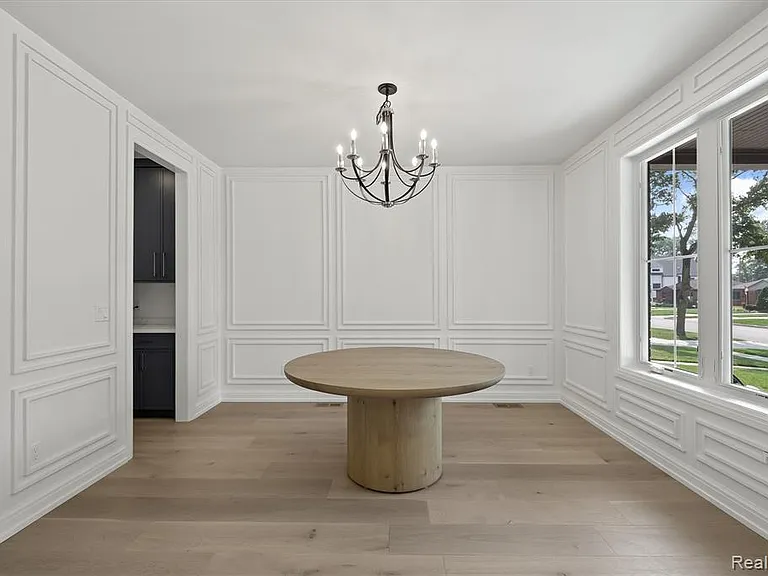 2663 Dorchester Rd — Photo 9