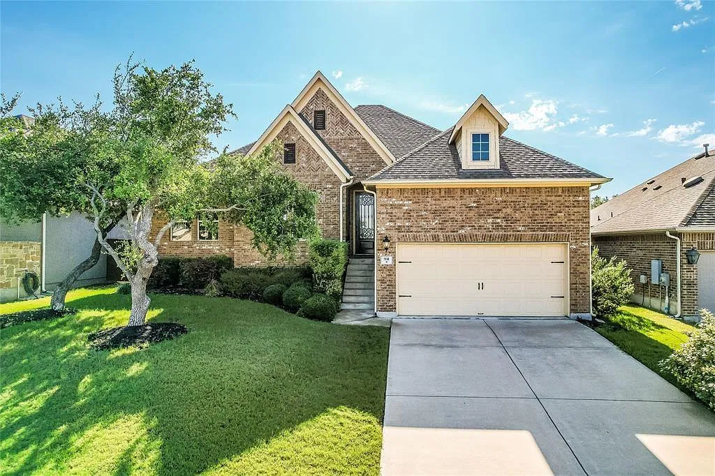 3 bed, 2.0 bath, 2396 sqft, $3,200 — Photo 1