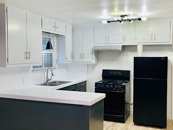 3rd image of 6203 Condon Ave