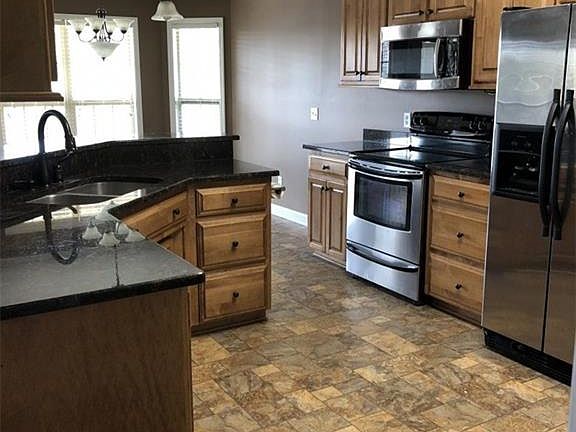 3rd image of 102 Camellia Dr