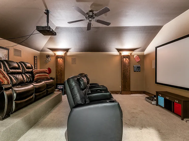 901 Sandy Trl — Photo 30