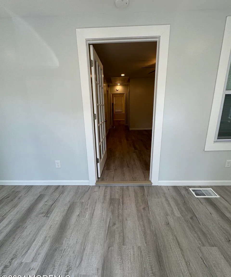 2 bed, 1006 sqft, $3,420 — Photo 3