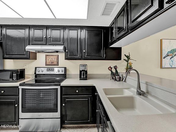 5th image of 1901 1st St N APT 1005
