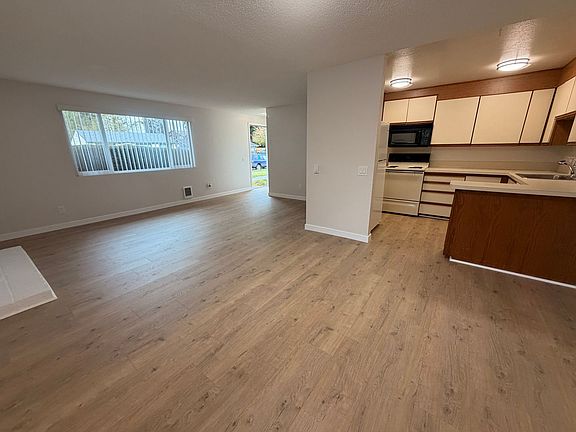 3rd image of 1270 Cedar Ave #1-4