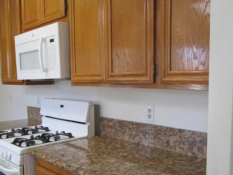 824 Ashley Way — Photo 8
