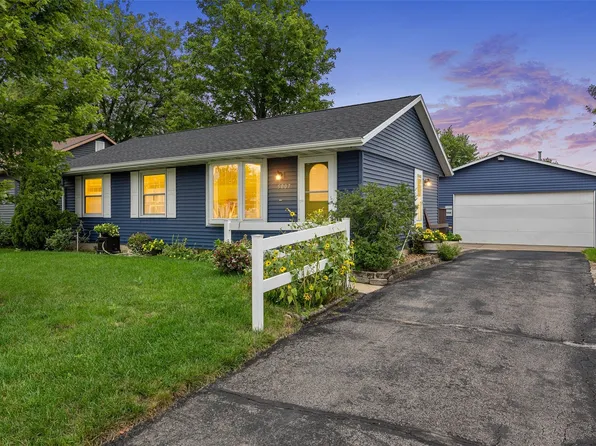 5007 Twin Mound Dr NE, Cedar Rapids, IA 52402