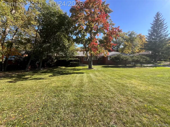 28632 Herndonwood Dr, Farmington Hills, MI 48334
