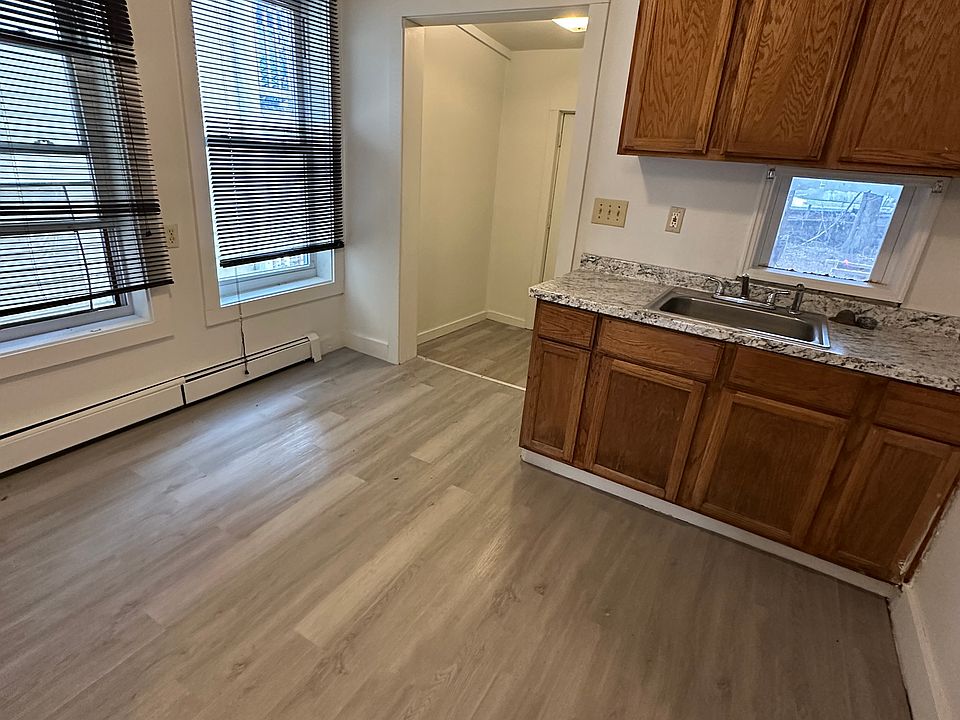 1st image of 171 Frank St #1A