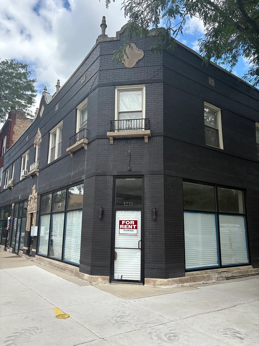 Building Photo - 5233 N Damen Ave
