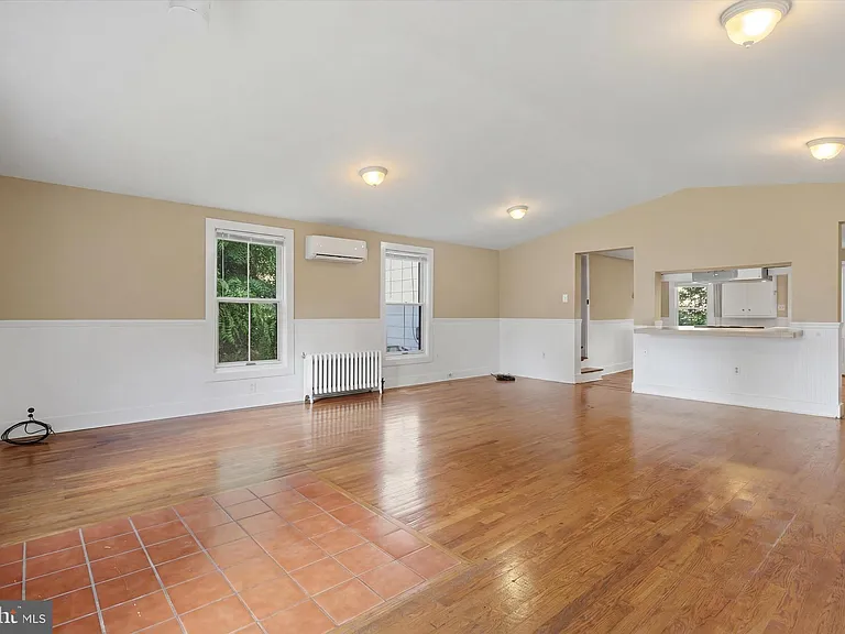 8606 Yellow Springs Rd — Photo 15