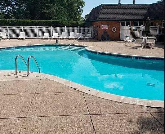 3rd image of 1830 Axtell Dr APT 8