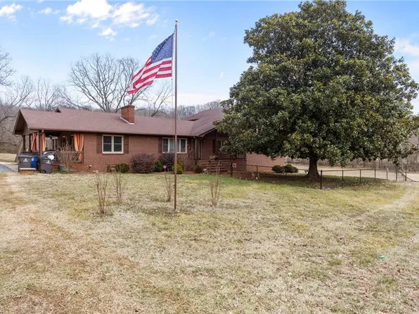 5709 Old Rural Hall Rd, Winston Salem, NC 27105