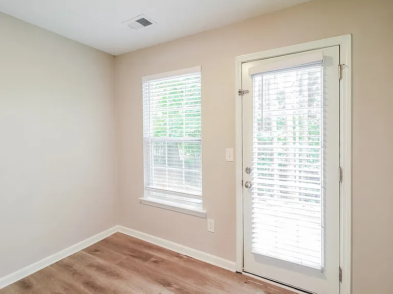 229 Lossie Ln — Photo 7