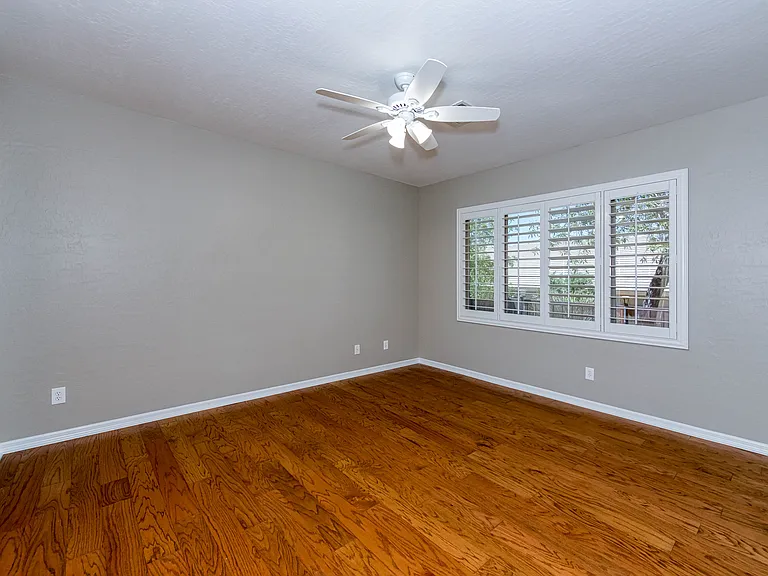 Ceiling fans / wood style flooring /shutters