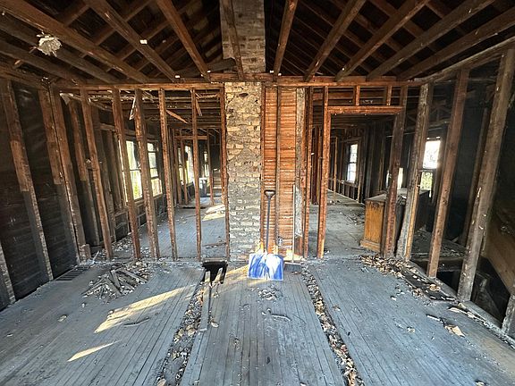4th image of 3711 Knox Ave N