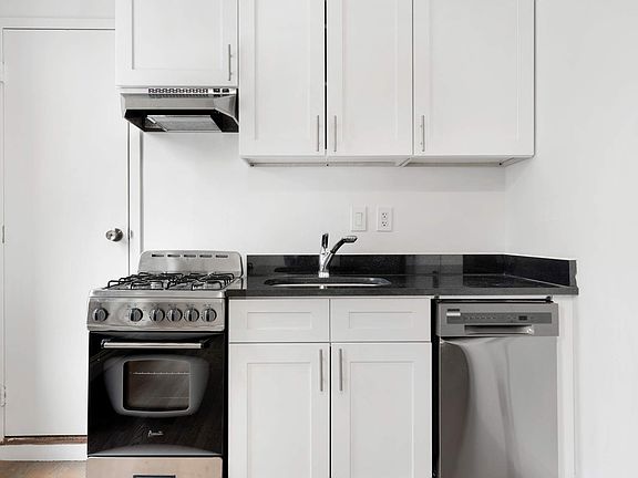 4th image of 150 E 3rd St #7
