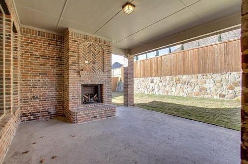 4th image of 798 York Dr
