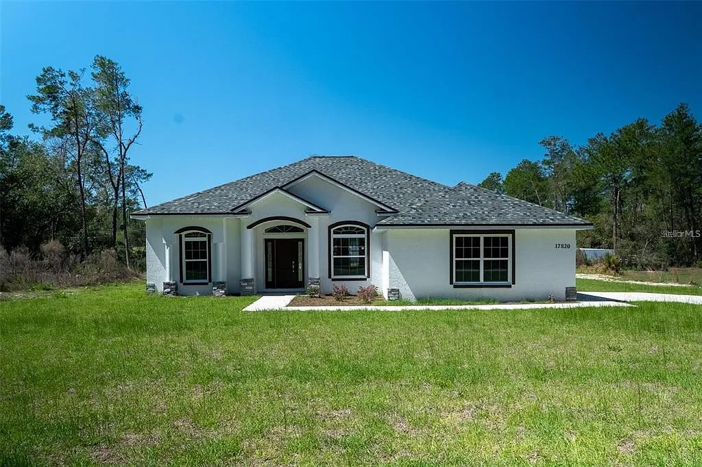 4 bed, 2.5 bath, 1801 sqft, $1,800 — Photo 1