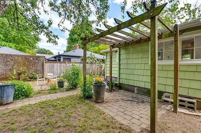 6351 NE 34th Ave — Photo 21
