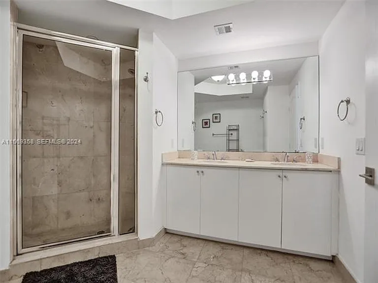 17555 Atlantic Blvd #1101 — Photo 24